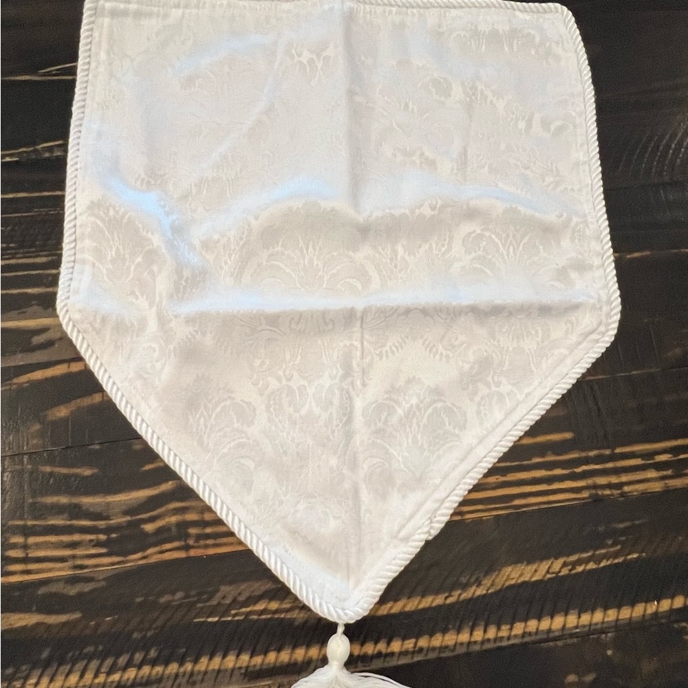 Vintage 1992 White Formal Damask Satin Table Runner Dresser Scarf Floral Corded‎